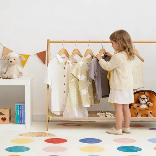 Vista 8 de StorageWorks Perchas para bebé, paquete de 20 unidades, organizador de ropa de madera de arce para niños, colgador de madera con barra para Beige