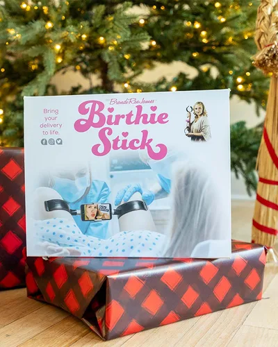 Vista 7 de Prank-O Cajas de regalo para bromas Birthie Stick para regalos, caja de regalo para el Día de la Madre, envuelve tu verdadero regalo en una caja