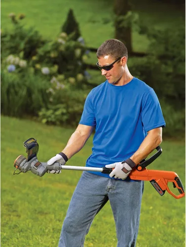 Vista 13 de Black+Decker LST300 - Cortadora y cortadora de bordes de litio de 12 pulgadas / 30.48 cm., 20 V