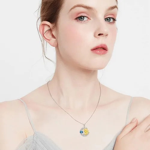 Vista 5 de AOBOCO Collar de plata de ley 925 con luna y estrella celta para mujeres y niñas