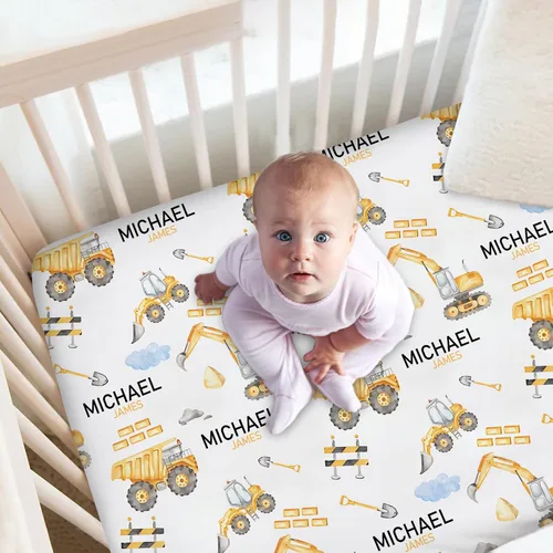 Vista 2 de Juego de cama personalizado para bebé, ropa de cama de cuna con nombre personalizado, juego de 2 piezas con edredón y sábanas bajeras Construcción