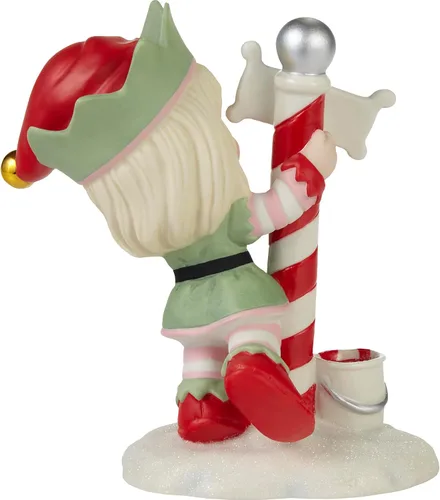 Vista 4 de Precious Moments 231013 Greetings from The North Pole - Figura anual de porcelana de elfo