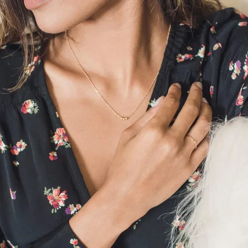 Vista 6 de Honeycat Anillo solitario con bisel en oro, oro rosa o plata Joyería minimalista y delicada