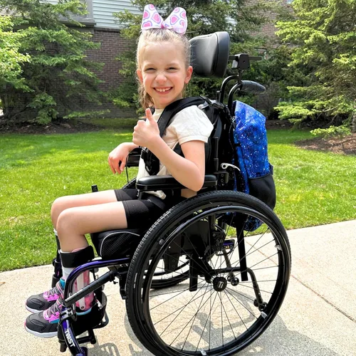 Vista 5 de Mochila adaptativa para niñas, niños para todas las habilidades y edades mochila para silla de ruedas con diseño adaptable para viajes, escuela