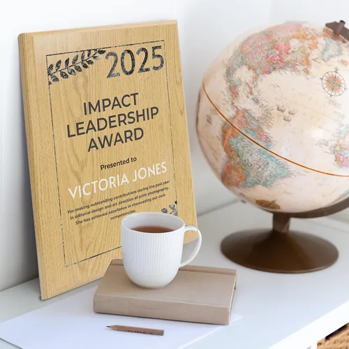 Vista 6 de Placa personalizada con acabado de roble de 9 x 12 pulgadas para premios y reconocimiento, placa personalizada con respaldo con cerradura