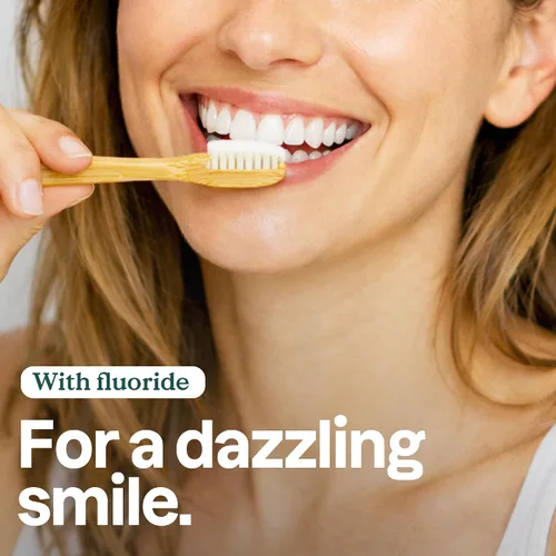 Vista 3 de Attitude Whitening - Pasta de dientes con flúor, sabor a menta, verificada por EWG, vegana y libre de crueldad, sin azúcar, ingredientes a base