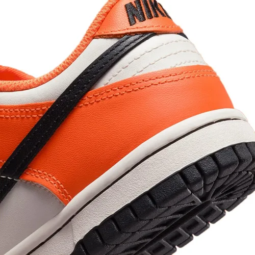 Vista 912 de Nike Kid's Dunk Low Sneaker