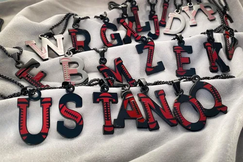 Vista 5 de Collar de fútbol de acero inoxidable A-Z alfabeto inglés colgante de letra negra para hombres mujeres