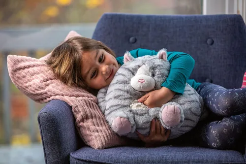 Vista 4 de Mary Meyer Almohada Puffernutter de peluche suave, 10 pulgadas, gatito