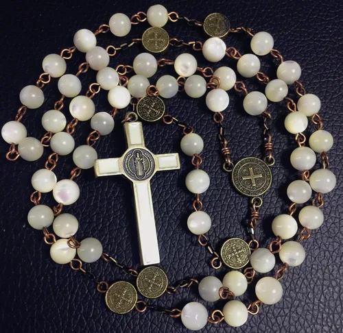 Vista 5 de elegantmedical Hecho a mano bonito Moonlight Madre de perlas perlas San Benito Rosario collar bronce Cruz regalo caja de regalo, No es una piedra