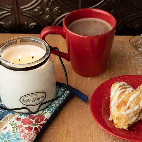 Vista 5 de Milkhouse Candle Company. Vela de soya con aroma cremoso: Mantequilla.