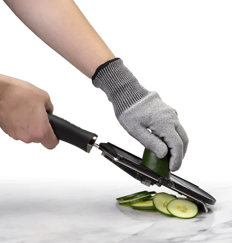 Vista 5 de Microplane Guante resistente a cortes para mantener las manos seguras en la cocina