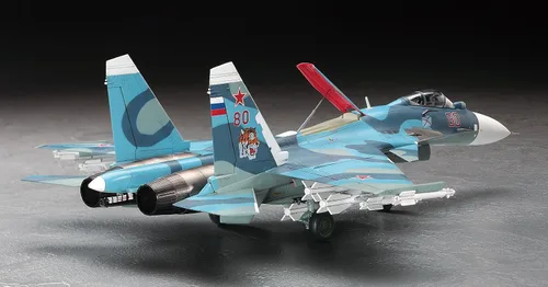 Vista 4 de Hasegawa 1:72 Escala SU-33 Flanker D Modelo Kit