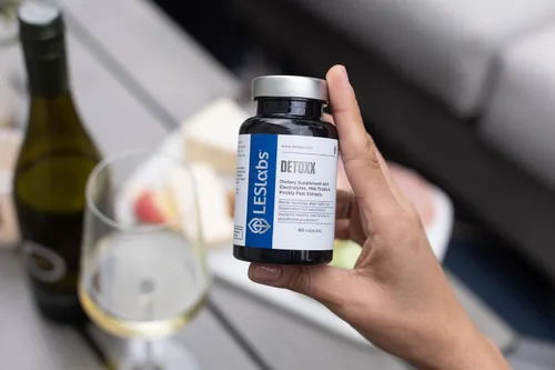 Vista 6 de LES Labs DeToxx – Mejores mañanas y recuperación, apoyo hepático, reposición de electrolitos y apoyo de glutatión – Tuma, cardo mariano y NAC