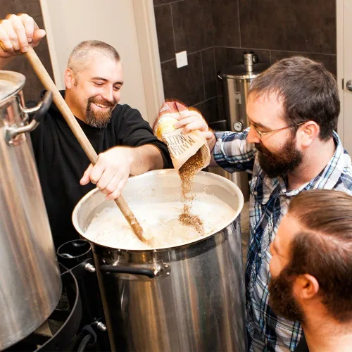 Vista 6 de Northern Brewer - Hervidor de cerveza de acero inoxidable MegaPot con marcas de volumen (8 galones con válvula)