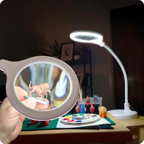Vista 2 de Brightech LightView Pro Flex 2 en 1: Lupa LED de 5 dioptrías. Lupa iluminada con soporte y abrazadera, para escritorio, costura, mesa, luz brillante