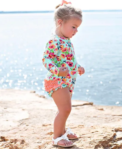 Vista 2 de RuffleButts - Traje de baño de manga larga, de una pieza, para bebé/niñas, con protección solar UPF 50+, con cremallera, Cobertura total, 18-24 meses