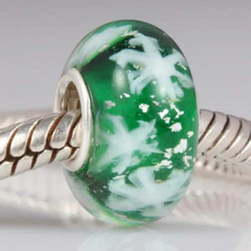 Vista 2 de Abalorios de Navidad de cristal con núcleo de plata de ley 925, dije de nieve con copos de nieve para pulsera Pandora