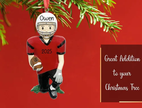 Vista 5 de Adorno de Navidad personalizado para niño de fútbol 2026 Jugador masculino en camiseta con casco y bola para árbol de Navidad Recuerdo