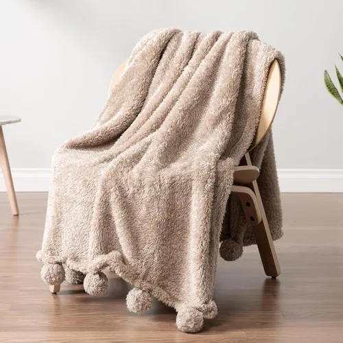 Vista 16 de PAVILIA Manta de sherpa negra para sofá, cálida manta de felpa con pompones, manta mullida para sofá, ligera, suave y acogedora con pompones, 50 x
