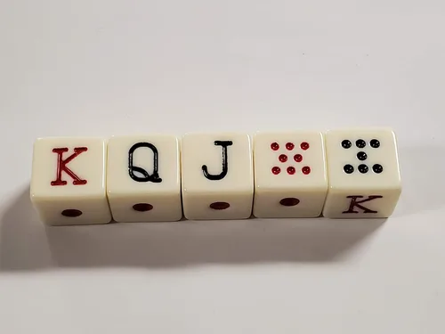Vista 3 de Juego de dados de póquer español con bolsa de malla roja