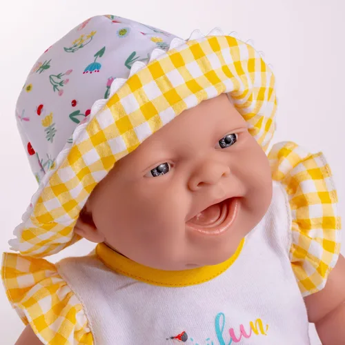 Vista 2 de JC Toys Lola Lemon Twist - Muñeca realista de 14 pulgadas con texto en inglés "Real Girl" All Vinyl Posable Play Doll – Cara feliz, vestida con 3