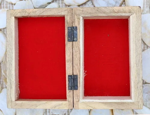 Vista 7 de DharmaObjects Caja de almacenamiento de madera tallada a mano (árbol de la vida celta, mediano)