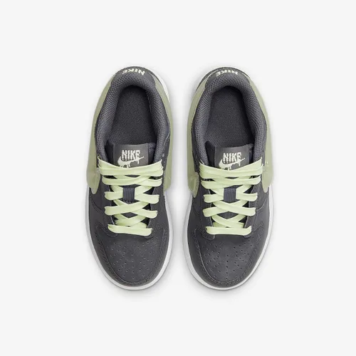 Vista 129 de Nike Kid's Dunk Low Sneaker