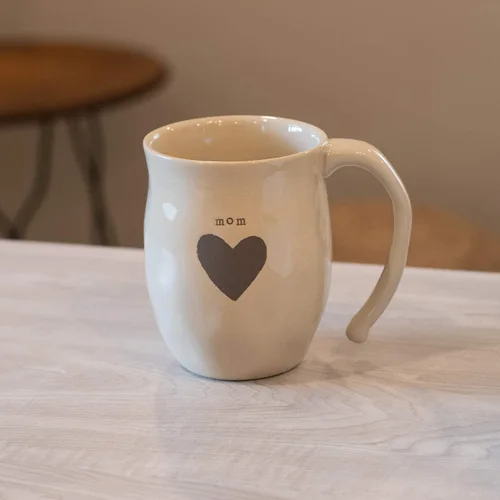 Vista 5 de DEMDACO Taza de café de cerámica de gres Mom Heart Cream inspiracional de 16 onzas