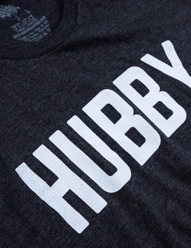 Vista 5 de Hubby Funny Dad Joke Groom Humor Matrimonio Aniversario Marido Saying Cute Dude Honeymoon Camiseta para hombre
