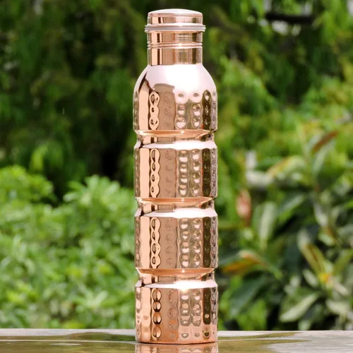 Vista 2 de Botella de agua de cobre puro martillado Botella elegante de cobre sin juntas con beneficio ayurvédico 100% puro y a prueba de fugas, capacidad