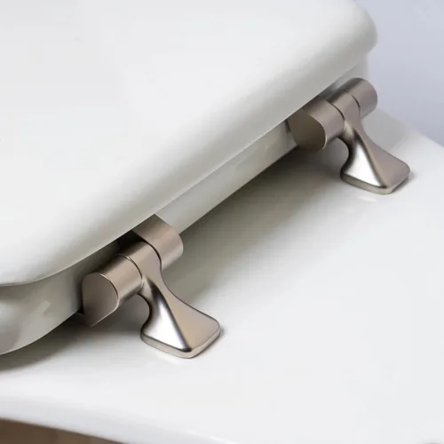 Vista 4 de Asiento de inodoro redondo de madera esmaltada con bisagras de metal de níquel cepillado, ajuste seguro para accesorios de baño, color blanco