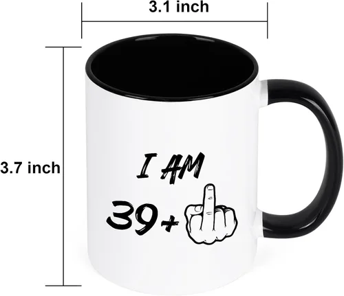 Vista 7 de YHRJWN - Regalos de cumpleaños número 40 para mujeres y hombres, taza de café I Am 39 Plus, regalos divertidos de cumpleaños para amigos, compañeras