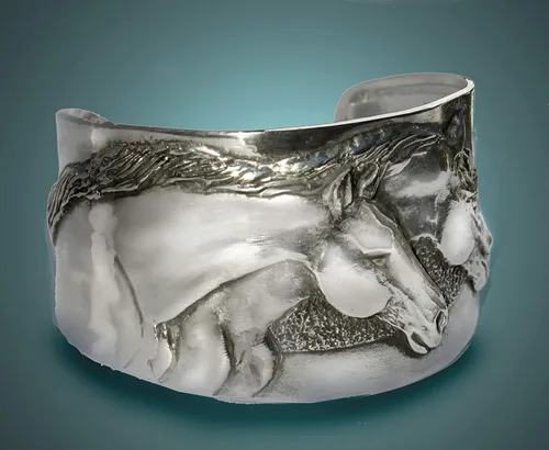 Vista 4 de Pulsera de Horse Lady Gifts, pulsera de puño con dos cabezas de caballo hecha a mano en EE. UU.