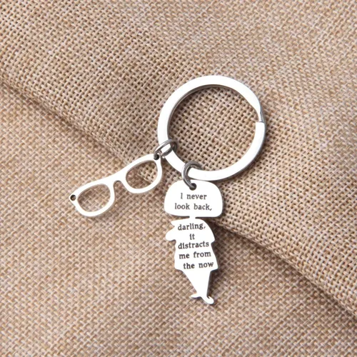 Vista 3 de Edna Mode Quote Keychain I Never Look Back Darling it distrae del ahora