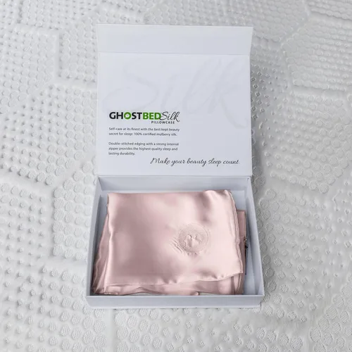 Vista 3 de GhostBed Funda de almohada 100% seda de morera, lujosa seda de 22 momme que protege el cabello y la piel de daños, rosa, tamaño Queen