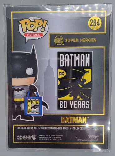 Vista 2 de DC Batman 80th Funko POP! Heroes Batman Figura de vinilo exclusiva #284 [Bolsa SDCC]