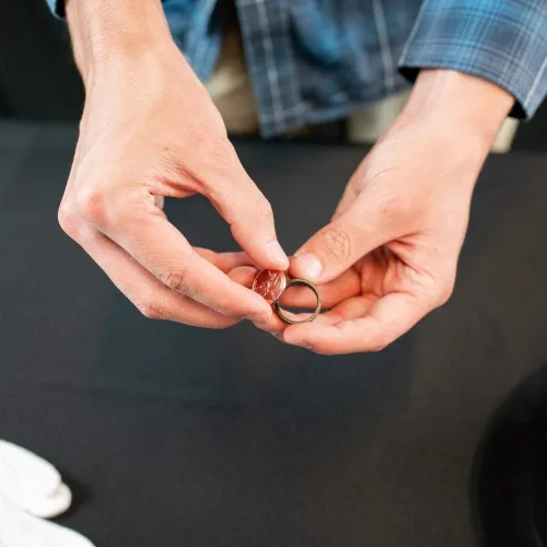 Vista 3 de Trucos de magia divertidos y fáciles de aprender para eventos de cerca y entretenimiento (Dime y Penny)