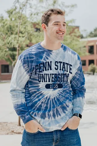 Vista 27 de Blue 84 Camiseta de manga larga con licencia oficial de la NCAA para mujer, teñido anudado
