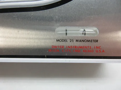 Vista 7 de DWYER Modelo 25 Mark II Manometer -0.05-0-3IN-H2O D599980