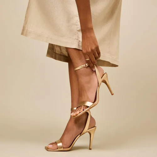 Vista 11 de Vince Camuto Sandalias Saprenda para mujer