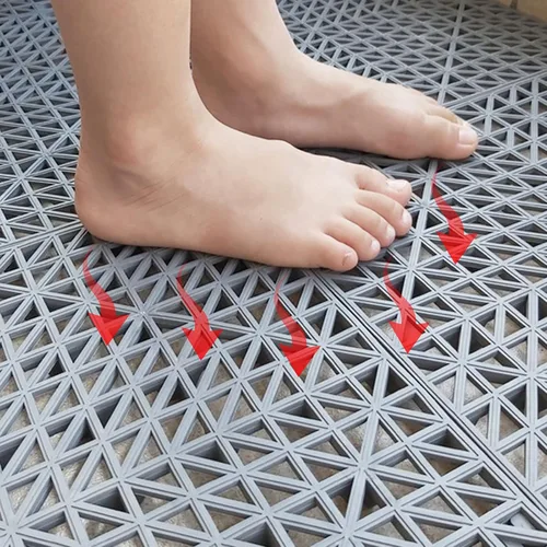 Vista 5 de Paquete de 12 alfombrillas de goma antideslizantes de 12 x 12 pulgadas para cojín de ducha, tamaño DIY, antideslizante, para baño, azulejos