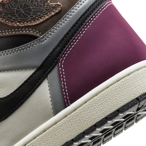 Vista 7 de Air Jordan 1 Retro High OG Fearless