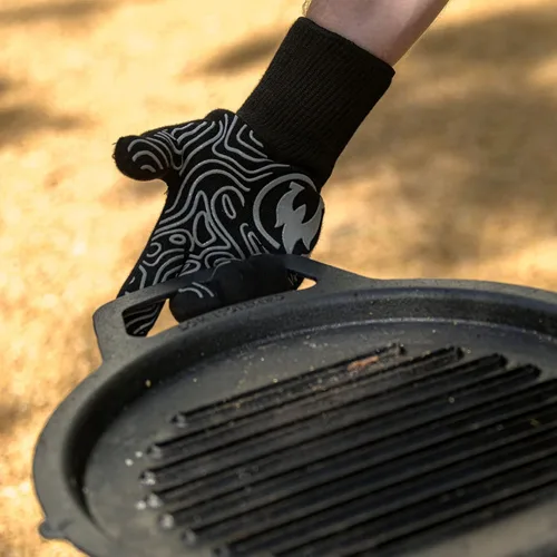Vista 4 de Solo Stove Guantes de alto calor, guantes para parrilla/barbacoa, guantes para horno, resistentes al calor hasta 450 °F, antideslizantes