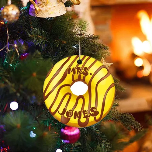 Vista 3 de Cheyan Divertido nombre personalizado en donas Adorno de porcelana de Navidad Decoración del hogar Colgantes de Navidad Donuts Amantes Regalos Árbol