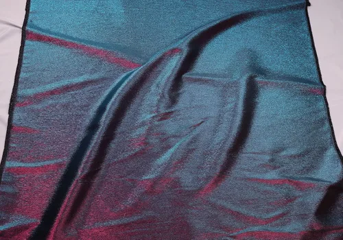 Vista 5 de Tela iridiscente de dos tonos con hilo metálico que cambia de color para coser vestido de disfraz (mezcla azul fucsia) 60 pulgadas de ancho, 1 yarda