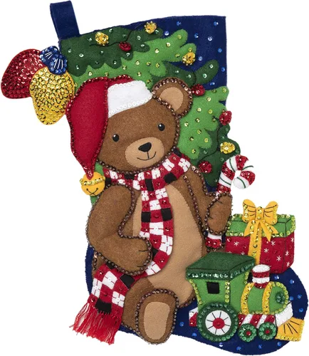 Vista 2 de Bucilla 89231E - Kit de calcetines de Navidad con apliques de fieltro, 18 pulgadas, oso de peluche
