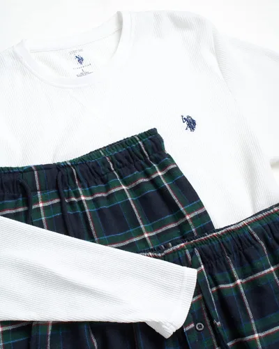 Vista 2 de U.S. Polo Assn. Conjunto de pijama para hombre, camiseta de manga larga de punto gofre de 3 piezas, pantalones de franela y pantalones cortos