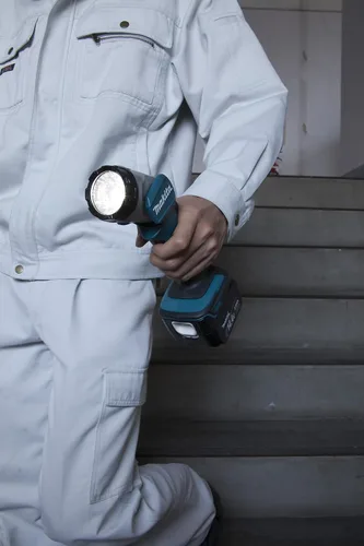 Vista 8 de Makita Linterna L.E.D. inalámbrica de iones de litio DML802 18V LXT con herramienta desnuda