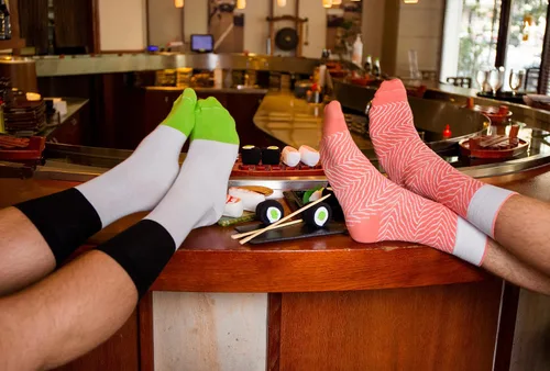 Vista 8 de Rainbow Socks Calcetines para hombre y mujer en caja de sushi salmón pepino maki, 2 pares